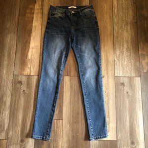 KanCan Skinny Dark Wash Jeans Size 27 in Excellent Condition!